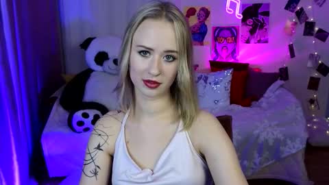 Snapshot of beauty_sashaxx chatting on October 17, 6:12 pm beauty Sasha online show from October 17, 6:12 pm