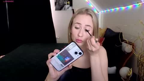 Snapshot of beauty_sashaxx chatting on October 12, 1:37 pm beauty Sasha online show from October 12, 1:37 pm