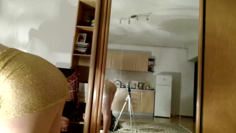 Raluca online show from November 9, 7:49 pm