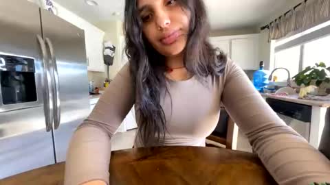 Snapshot of bebesitaa21 chatting on October 25, 8:09 pm Angelique online show from October 25, 8:09 pm