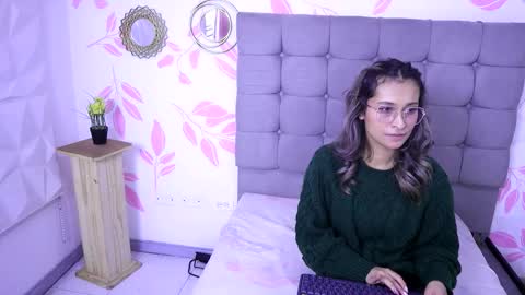 beccamilanni online show from November 12, 12:18 pm