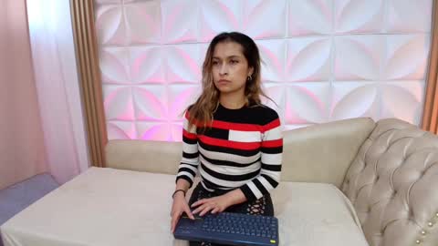 Snapshot of beccamilanni chatting on March 3, 12:39 pm beccamilanni online show from March 3, 12:39 pm