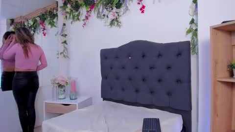 Snapshot of beccamilanni chatting on February 28, 1:36 pm beccamilanni online show from February 28, 1:36 pm
