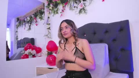 Snapshot of beccamilanni chatting on February 21, 3:43 pm beccamilanni online show from February 21, 3:43 pm
