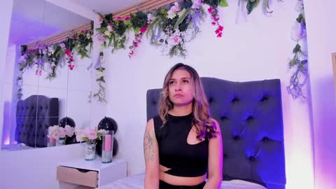 Snapshot of beccamilanni chatting on February 5, 12:49 pm beccamilanni online show from February 5, 12:49 pm