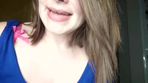 BECKY BOO  online show from April 23, 3:14 am