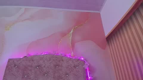 Melanie  online show from December 3, 10:38 am