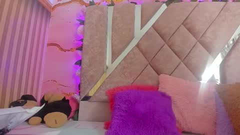 Melanie  online show from February 20, 10:39 am