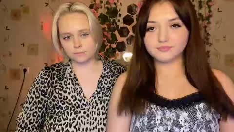 Snapshot of bella_and_alice chatting on September 16, 5:27 pm bella_and_alice online show from September 16, 5:27 pm