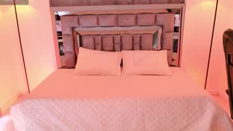 Snapshot of bella_clark2 chatting on October 23, 5:25 pm Bella  online show from October 23, 5:25 pm