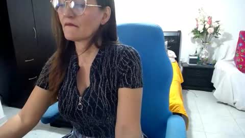 Snapshot of bella_ghisell chatting on October 16, 11:03 pm Bella online show from October 16, 11:03 pm