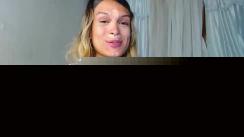 Snapshot of bella_gonvill chatting on September 18, 12:58 am bella_gonvill online show from September 18, 12:58 am