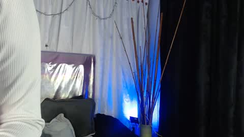 Snapshot of bella_lr chatting on September 26, 2:41 am Valentina online show from September 26, 2:41 am