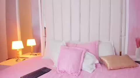 Snapshot of bella_miia_ chatting on September 27, 2:26 pm Mia online show from September 27, 2:26 pm