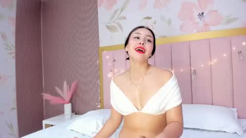 Snapshot of bella_miia_ chatting on September 9, 2:50 pm Mia online show from September 9, 2:50 pm