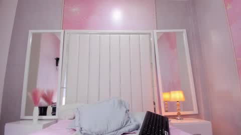 Mia online show from November 10, 7:27 pm