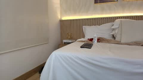 bella_millers online show from April 8, 11:19 pm