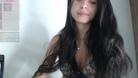 Snapshot of bella_musee chatting on January 8, 3:19 am   online show from January 8, 3:19 am