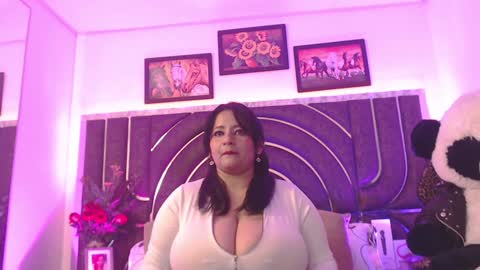 Snapshot of bella_taylor_a chatting on January 24, 12:42 am  Bella Taylore  online show from January 24, 12:42 am