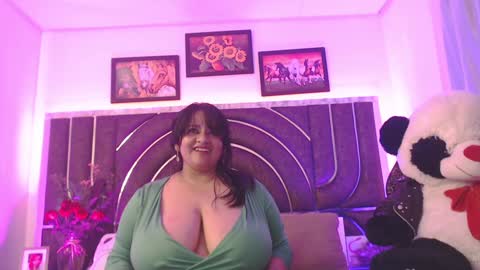 Snapshot of bella_taylor_a chatting on January 23, 3:58 am  Bella Taylore  online show from January 23, 3:58 am