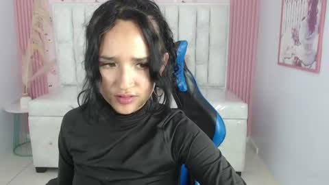 Snapshot of bella_vibes_s chatting on October 7, 9:11 pm Bella online show from October 7, 9:11 pm