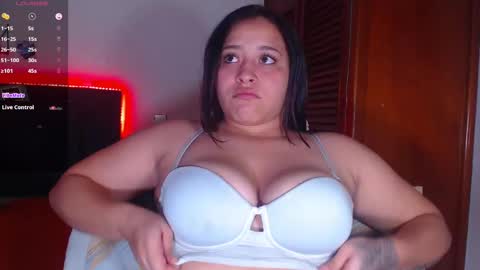 bella_xx9 online show from January 20, 11:32 pm