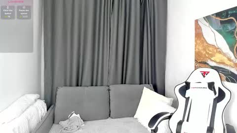 Snapshot of bella_xx_ chatting on October 16, 3:06 am bella_xx_ online show from October 16, 3:06 am