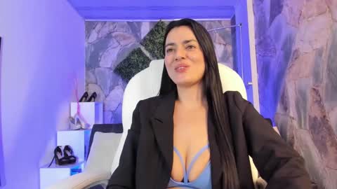 Snapshot of bellaclaiir chatting on February 25, 3:53 pm Bella Clair online show from February 25, 3:53 pm