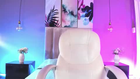 Snapshot of bellaclaiir chatting on October 16, 3:00 pm Bella Clair online show from October 16, 3:00 pm