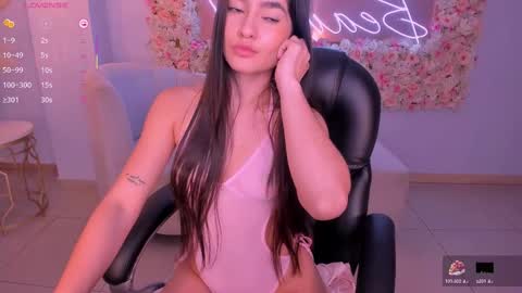 Snapshot of bellaclark1 chatting on September 15, 11:28 pm Bella online show from September 15, 11:28 pm