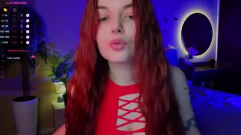 Snapshot of belladevile_ chatting on October 23, 8:27 am belladevile_ online show from October 23, 8:27 am