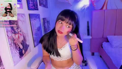 bellagreen_ online show from September 29, 7:35 pm