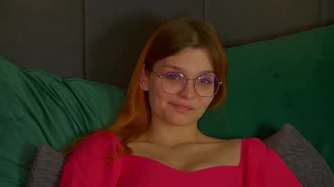 BellaMarebelle online show from October 19, 5:45 am