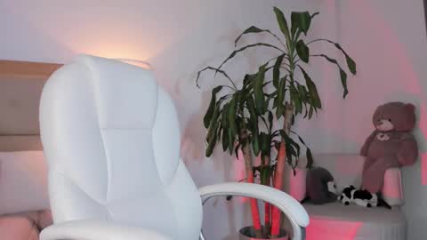 Bella Mia online show from March 6, 8:19 pm