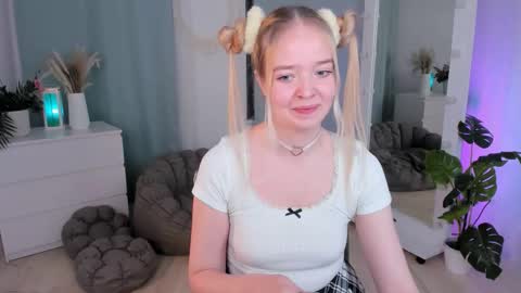 Bella online show from November 30, 11:23 pm