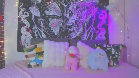 Snapshot of bellamour_r chatting on October 15, 10:10 pm Bella online show from October 15, 10:10 pm