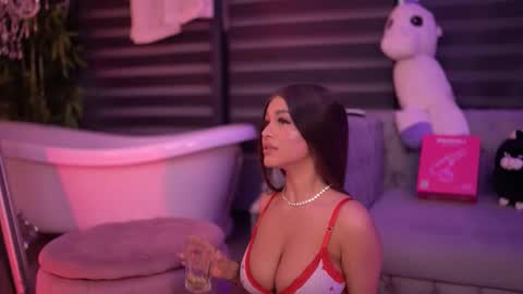 Bella online show from November 21, 6:39 pm