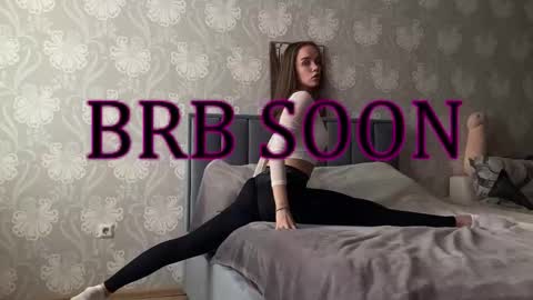 Snapshot of bellaparker_ chatting on October 2, 1:32 pm bellaparker_ online show from October 2, 1:32 pm