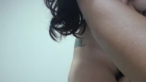 Snapshot of bellapaula chatting on October 15, 2:15 am paula online show from October 15, 2:15 am