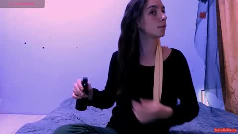 bellaqueen0701 online show from November 4, 8:32 pm