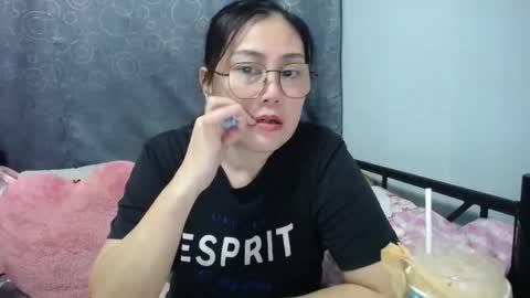 Snapshot of bellbabe chatting on October 17, 5:00 am Bella online show from October 17, 5:00 am