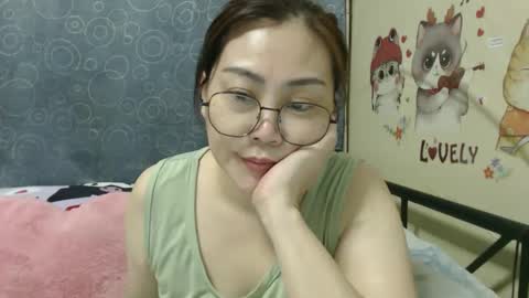 Snapshot of bellbabe chatting on March 3, 12:17 pm Bella online show from March 3, 12:17 pm