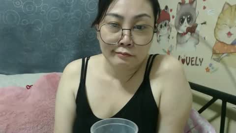 Snapshot of bellbabe chatting on September 29, 12:04 pm Bella online show from September 29, 12:04 pm