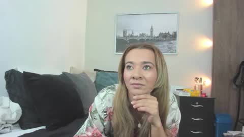 Snapshot of bellota_flak chatting on October 7, 3:08 pm Bellota Flak online show from October 7, 3:08 pm