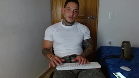 benjamin_isaac online show from January 4, 11:59 pm