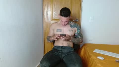 benjamin_isaac online show from February 4, 2:39 am