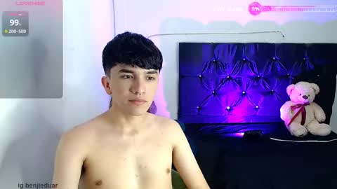 Snapshot of benji_hoter chatting on October 4, 10:40 pm Benji Hoter online show from October 4, 10:40 pm