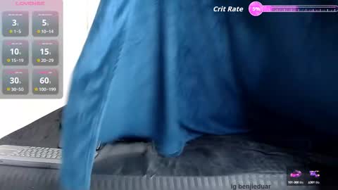 Snapshot of benji_hoter chatting on September 25, 1:34 am Benji Hoter online show from September 25, 1:34 am
