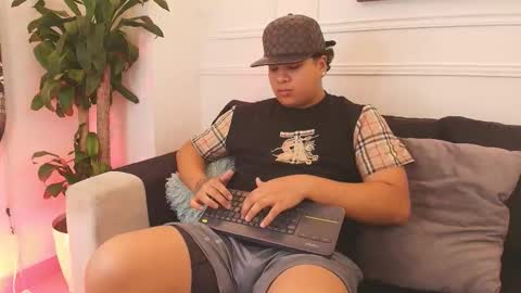 Snapshot of bennett_alejoo chatting on October 15, 8:53 pm bennett_alejoo online show from October 15, 8:53 pm