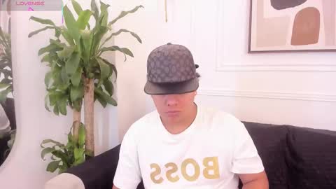 Snapshot of bennett_alejoo chatting on September 21, 4:55 pm bennett_alejoo online show from September 21, 4:55 pm